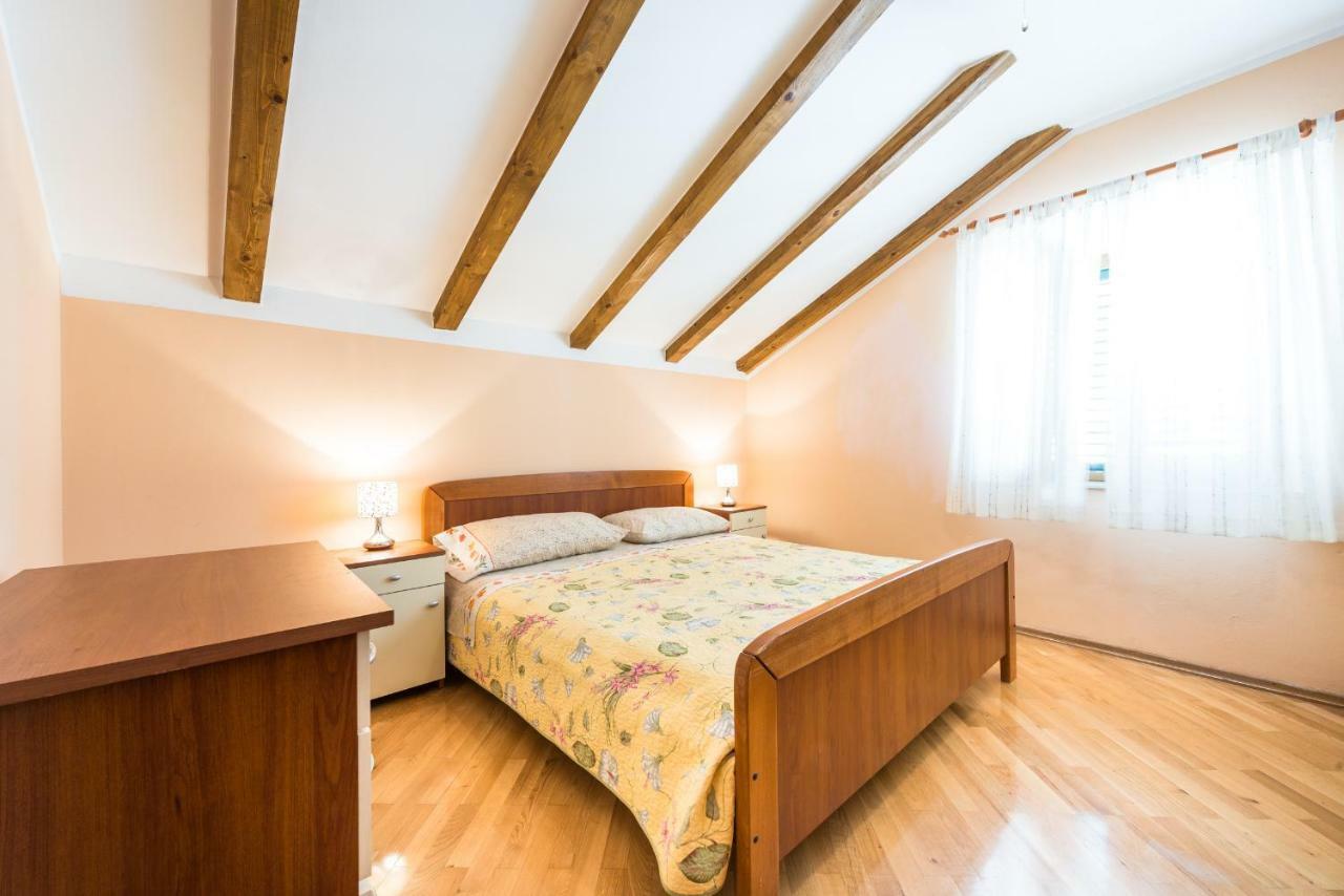 Kulish Apartment *